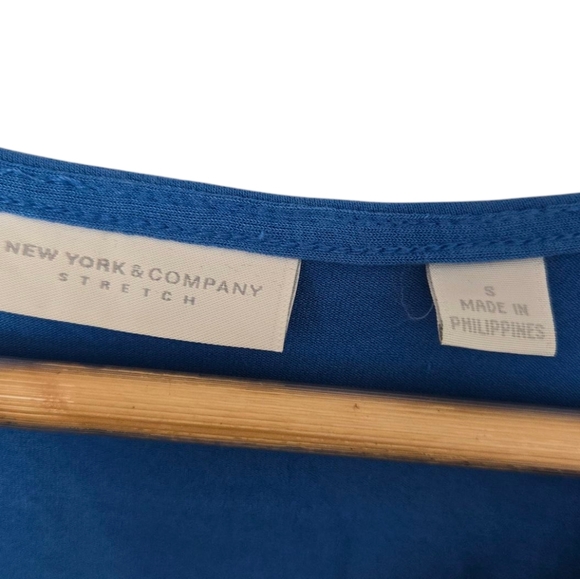 New York & Company Ruffled Sleeveless Blouse Size Small - Picture 2 of 3